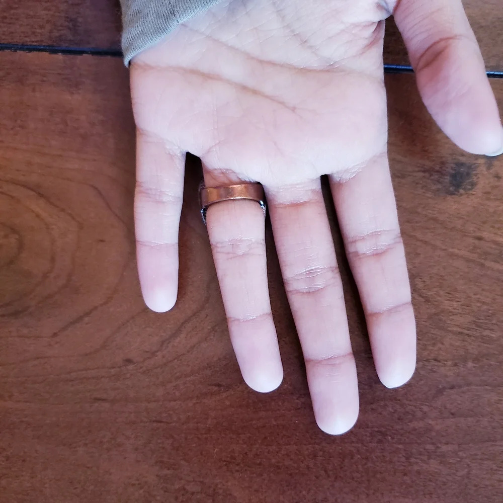 Statement gold ring - Picture 2 of 8